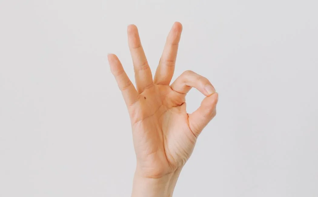 Odkryj świat języka migowego – przewodnik po kursach dostępnych online i stacjonarnie